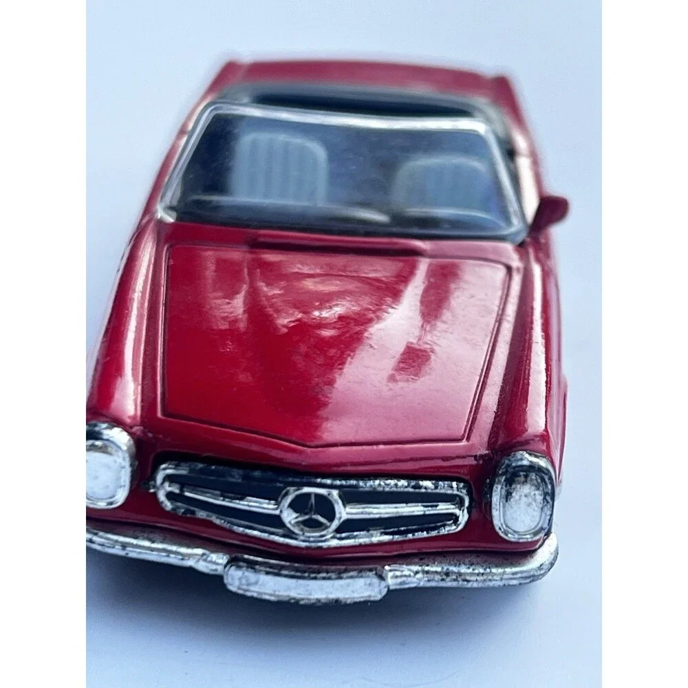Motor Max Mercedes 300 SL Roadster 1957 1:43 Diecast Red Convertible No Box